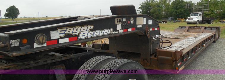 image for item K7520 2006 Eager Beaver 55 GSL equipment trailer