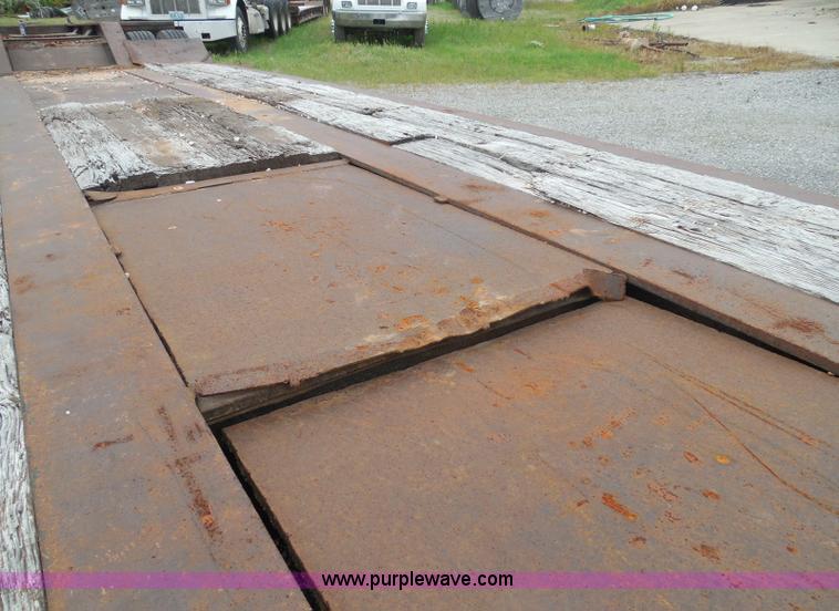 image for item K7520 2006 Eager Beaver 55 GSL equipment trailer