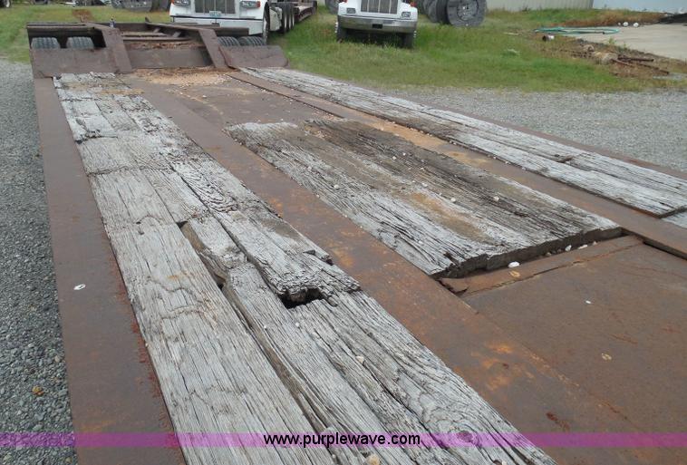 image for item K7520 2006 Eager Beaver 55 GSL equipment trailer