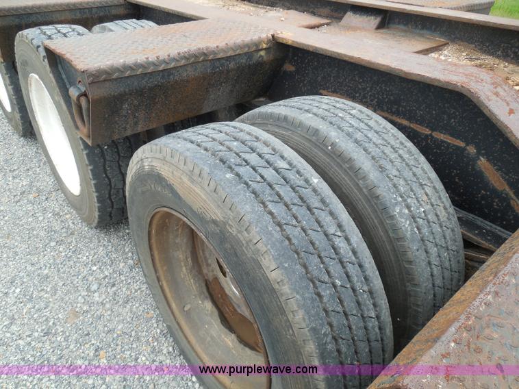 image for item K7520 2006 Eager Beaver 55 GSL equipment trailer