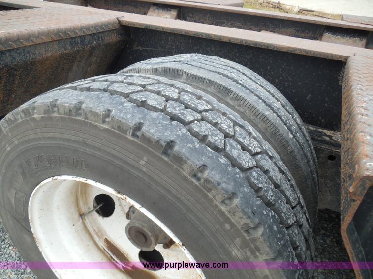 image for item K7520 2006 Eager Beaver 55 GSL equipment trailer