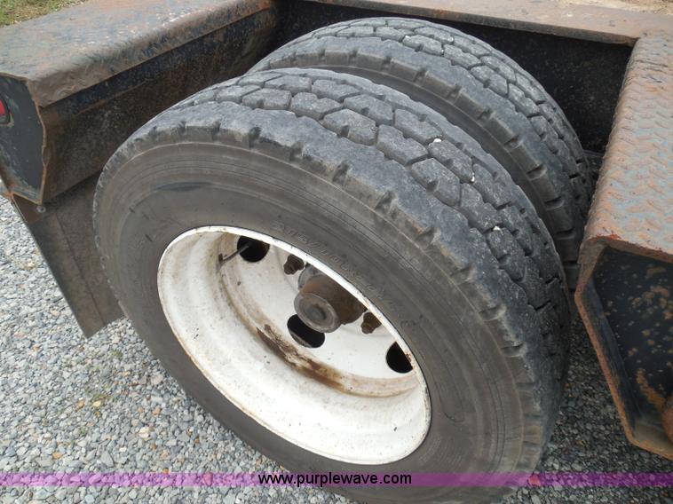 image for item K7520 2006 Eager Beaver 55 GSL equipment trailer