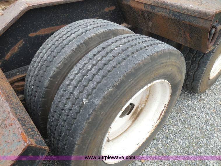 image for item K7520 2006 Eager Beaver 55 GSL equipment trailer