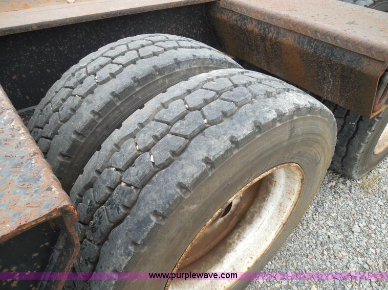 image for item K7520 2006 Eager Beaver 55 GSL equipment trailer