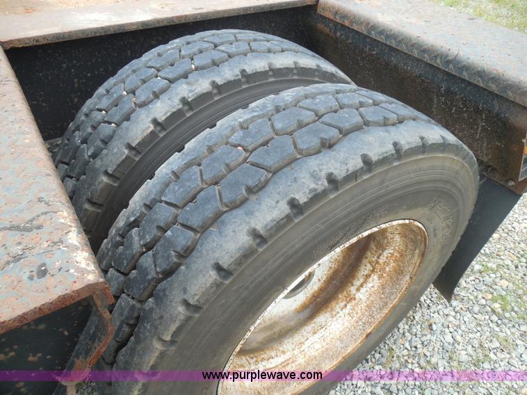 image for item K7520 2006 Eager Beaver 55 GSL equipment trailer