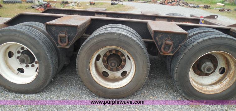 image for item K7520 2006 Eager Beaver 55 GSL equipment trailer