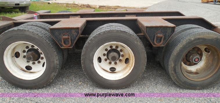 image for item K7520 2006 Eager Beaver 55 GSL equipment trailer