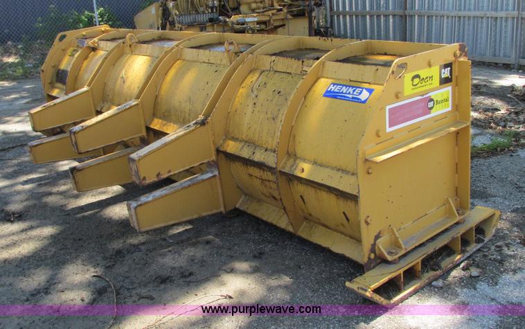 image for item R9298 Henke 14' loader snow box