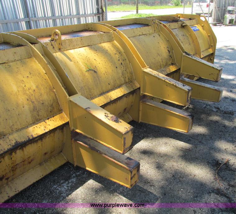 image for item R9298 Henke 14' loader snow box