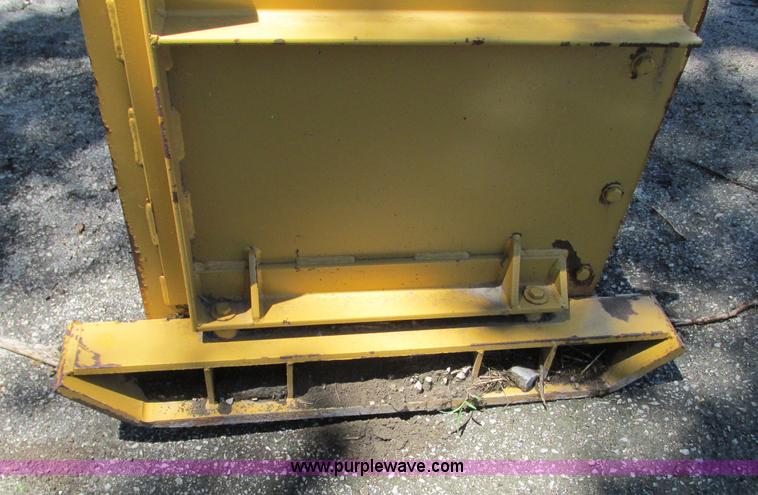 image for item R9298 Henke 14' loader snow box