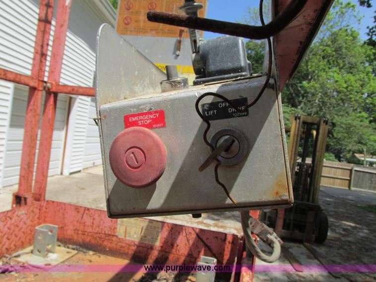 image for item R9303 1994 Skyjack SJ-3220 Series II scissor lift