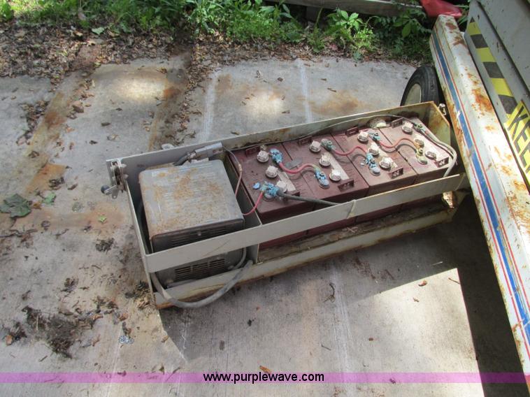 image for item R9303 1994 Skyjack SJ-3220 Series II scissor lift