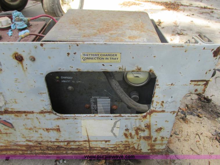 image for item R9303 1994 Skyjack SJ-3220 Series II scissor lift