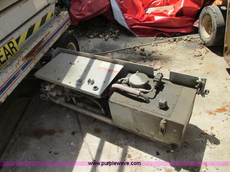 image for item R9303 1994 Skyjack SJ-3220 Series II scissor lift