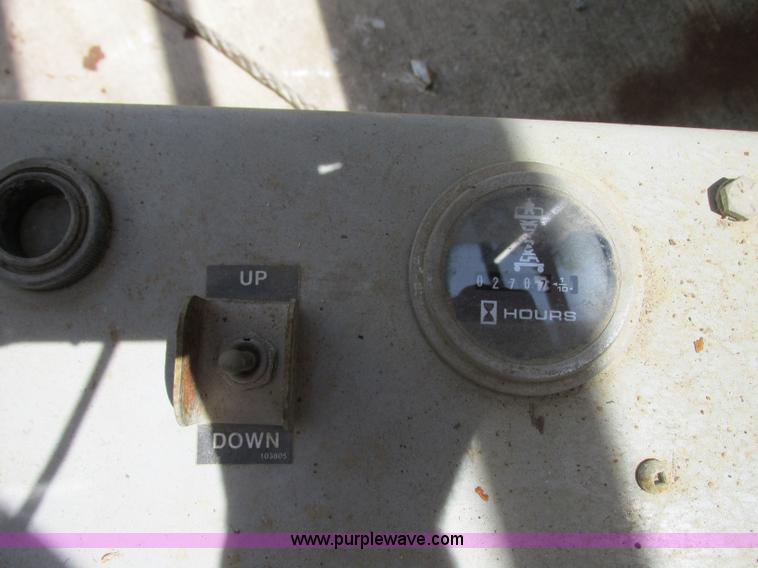 image for item R9303 1994 Skyjack SJ-3220 Series II scissor lift