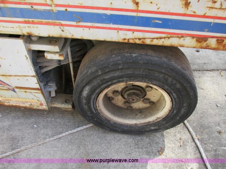 image for item R9303 1994 Skyjack SJ-3220 Series II scissor lift