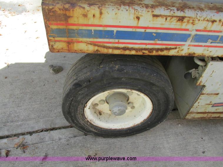 image for item R9303 1994 Skyjack SJ-3220 Series II scissor lift