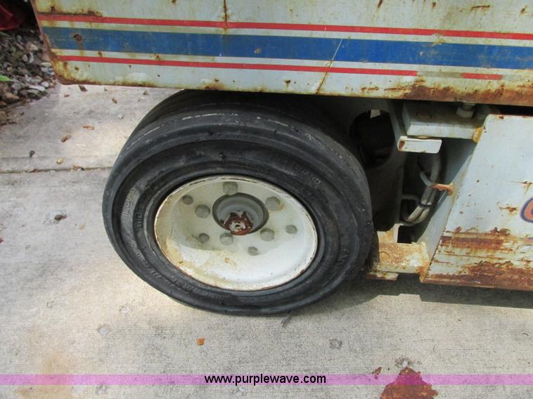 image for item R9303 1994 Skyjack SJ-3220 Series II scissor lift