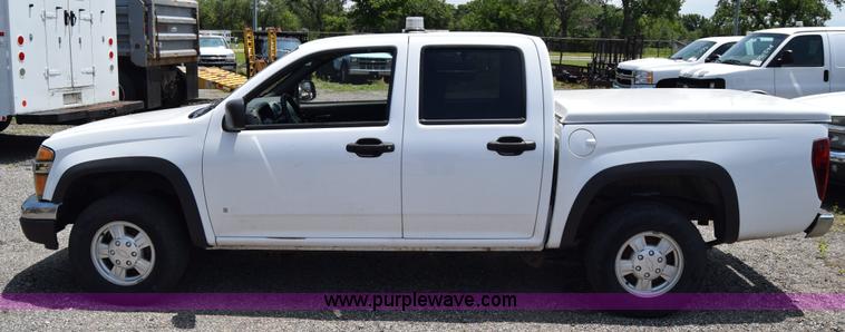 image for item H8501 2006 Chevrolet Colorado Crew Cab pickup truck