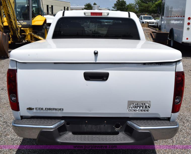 image for item H8501 2006 Chevrolet Colorado Crew Cab pickup truck