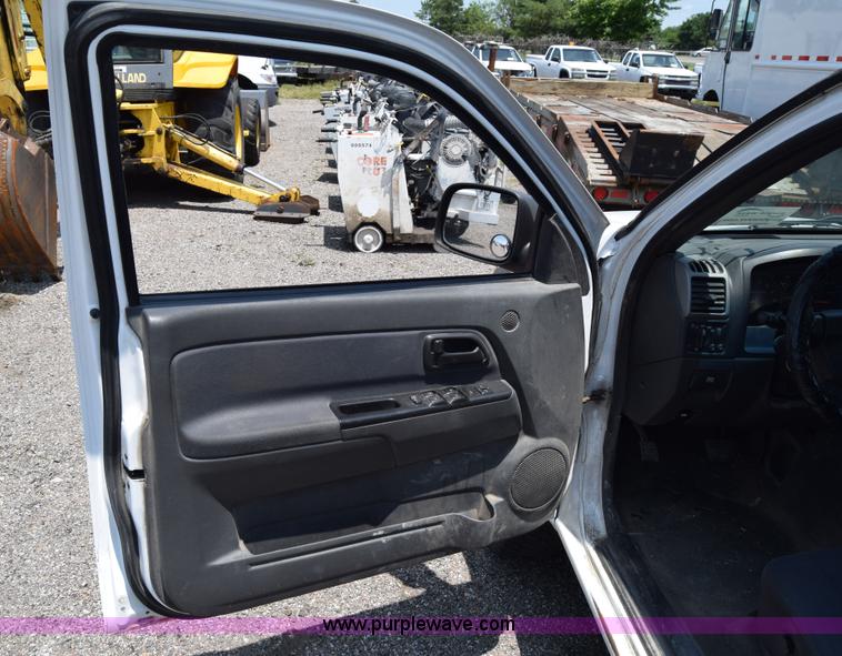 image for item H8501 2006 Chevrolet Colorado Crew Cab pickup truck