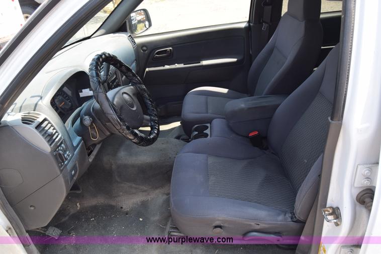 image for item H8501 2006 Chevrolet Colorado Crew Cab pickup truck