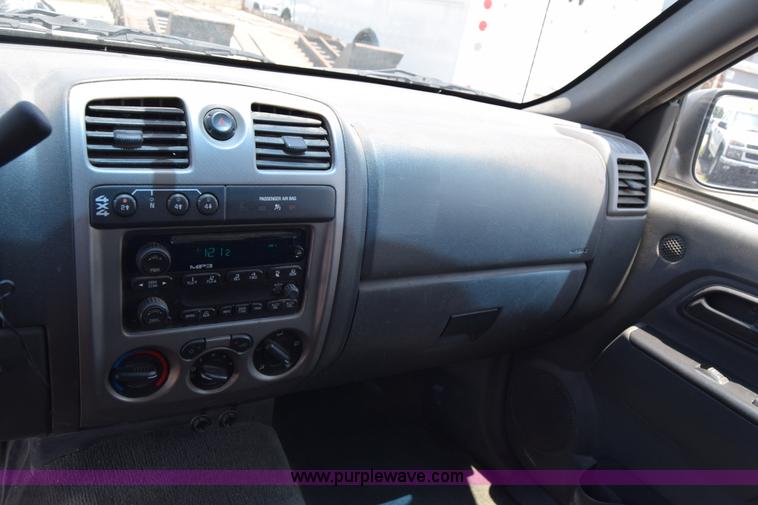 image for item H8501 2006 Chevrolet Colorado Crew Cab pickup truck