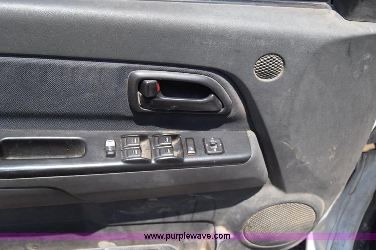 image for item H8501 2006 Chevrolet Colorado Crew Cab pickup truck