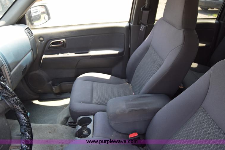 image for item H8501 2006 Chevrolet Colorado Crew Cab pickup truck