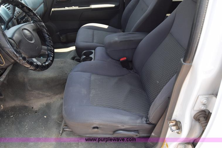 image for item H8501 2006 Chevrolet Colorado Crew Cab pickup truck