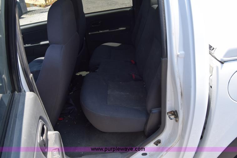 image for item H8501 2006 Chevrolet Colorado Crew Cab pickup truck