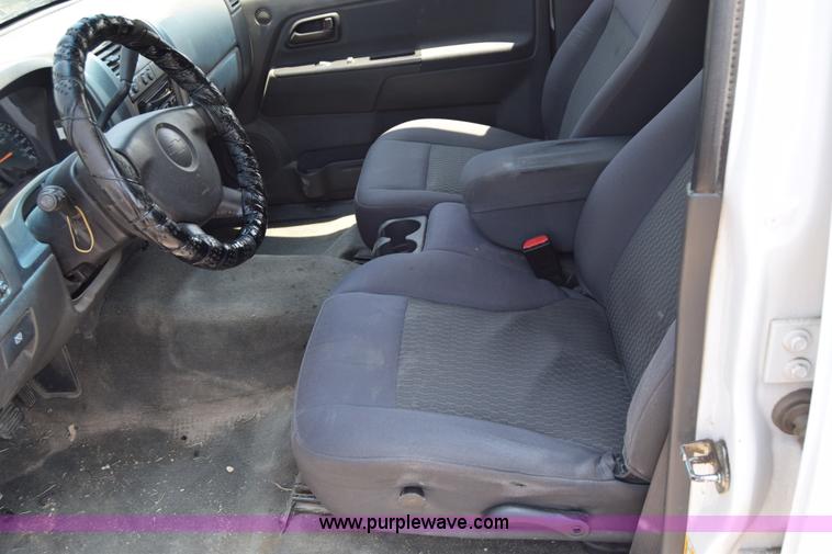 image for item H8501 2006 Chevrolet Colorado Crew Cab pickup truck