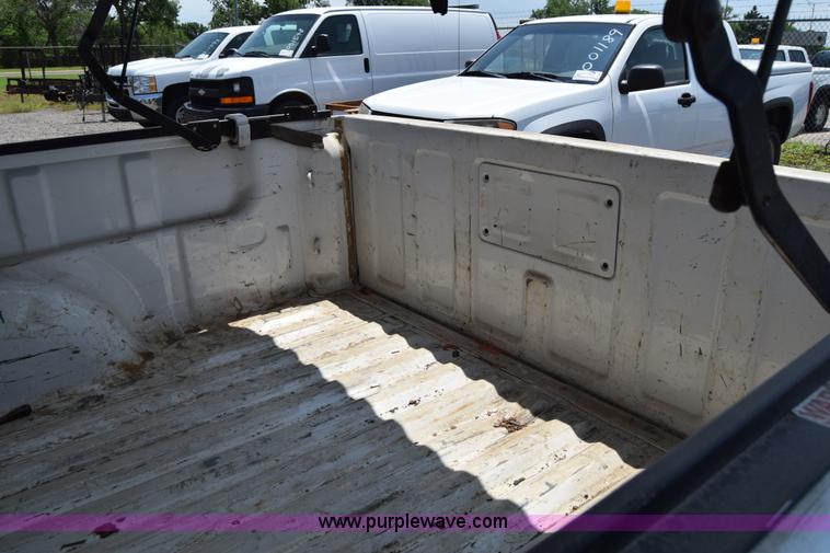 image for item H8501 2006 Chevrolet Colorado Crew Cab pickup truck