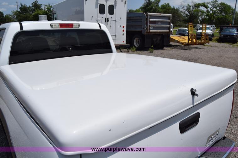 image for item H8501 2006 Chevrolet Colorado Crew Cab pickup truck