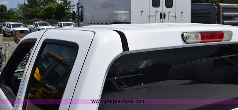 image for item H8501 2006 Chevrolet Colorado Crew Cab pickup truck