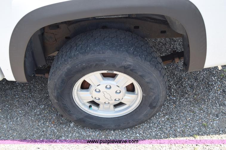 image for item H8501 2006 Chevrolet Colorado Crew Cab pickup truck