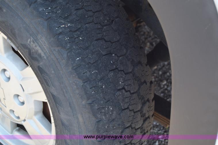 image for item H8501 2006 Chevrolet Colorado Crew Cab pickup truck