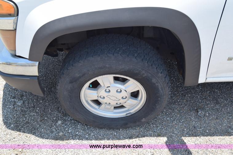 image for item H8501 2006 Chevrolet Colorado Crew Cab pickup truck