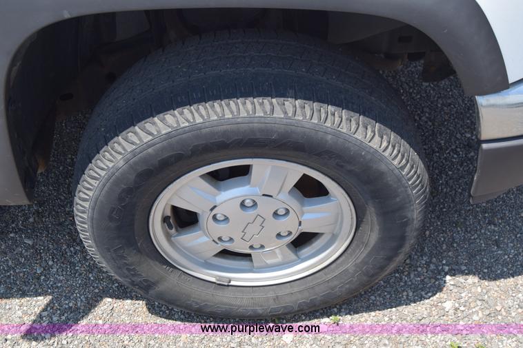 image for item H8501 2006 Chevrolet Colorado Crew Cab pickup truck