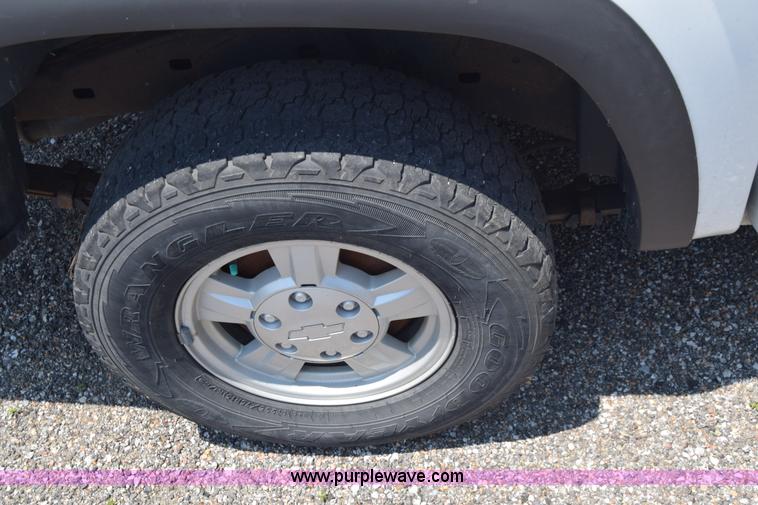 image for item H8501 2006 Chevrolet Colorado Crew Cab pickup truck