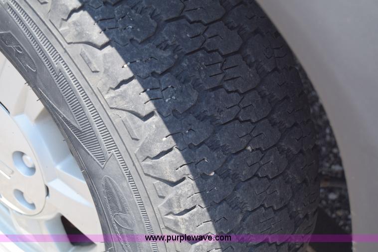 image for item H8501 2006 Chevrolet Colorado Crew Cab pickup truck