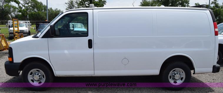 image for item H8504 2007 Chevrolet Express 2500 Cargo van