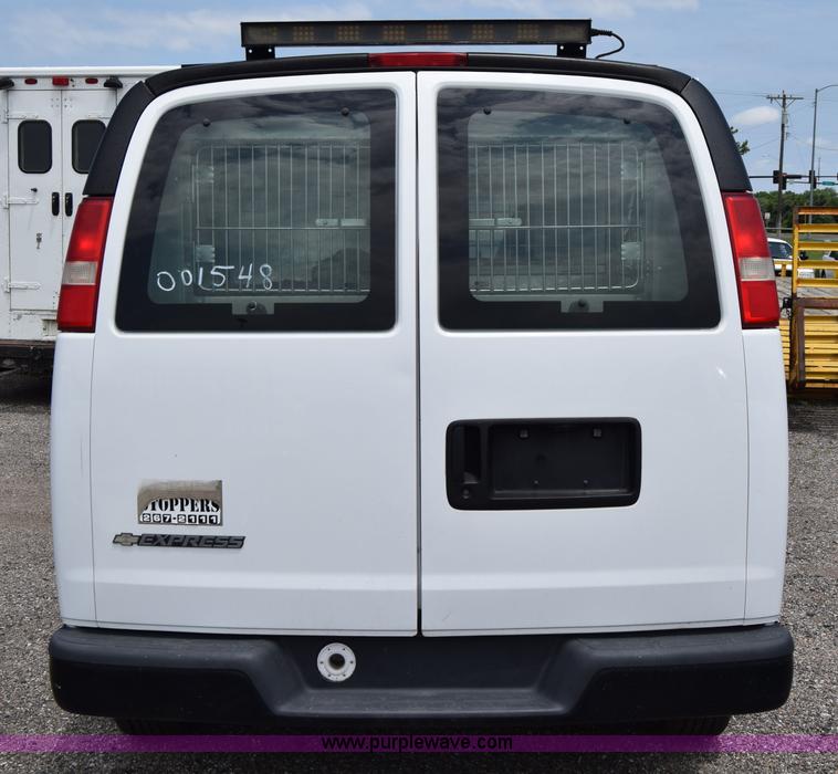 image for item H8504 2007 Chevrolet Express 2500 Cargo van