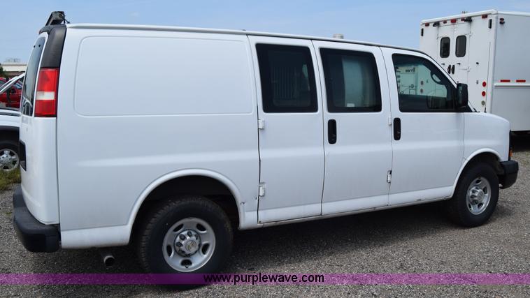 image for item H8504 2007 Chevrolet Express 2500 Cargo van