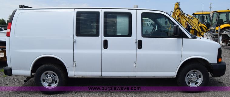 image for item H8504 2007 Chevrolet Express 2500 Cargo van