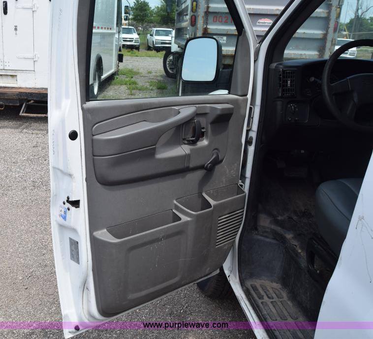 image for item H8504 2007 Chevrolet Express 2500 Cargo van