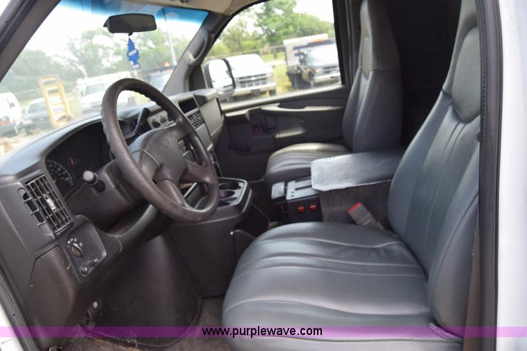 image for item H8504 2007 Chevrolet Express 2500 Cargo van