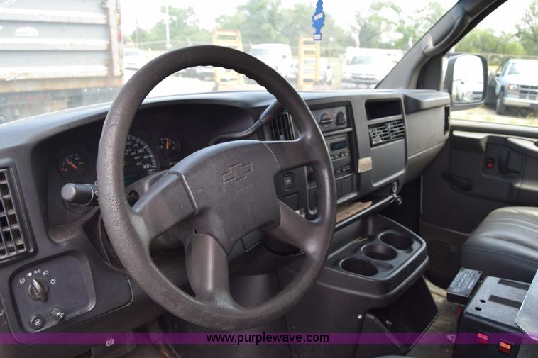 image for item H8504 2007 Chevrolet Express 2500 Cargo van