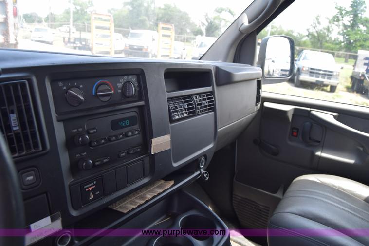 image for item H8504 2007 Chevrolet Express 2500 Cargo van