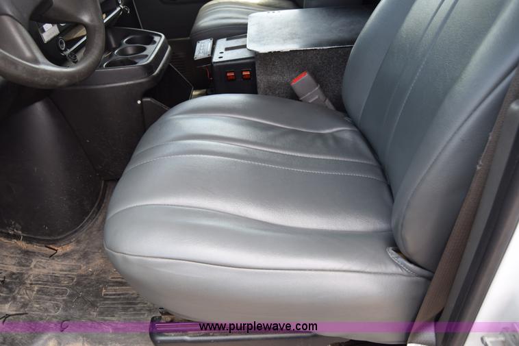 image for item H8504 2007 Chevrolet Express 2500 Cargo van
